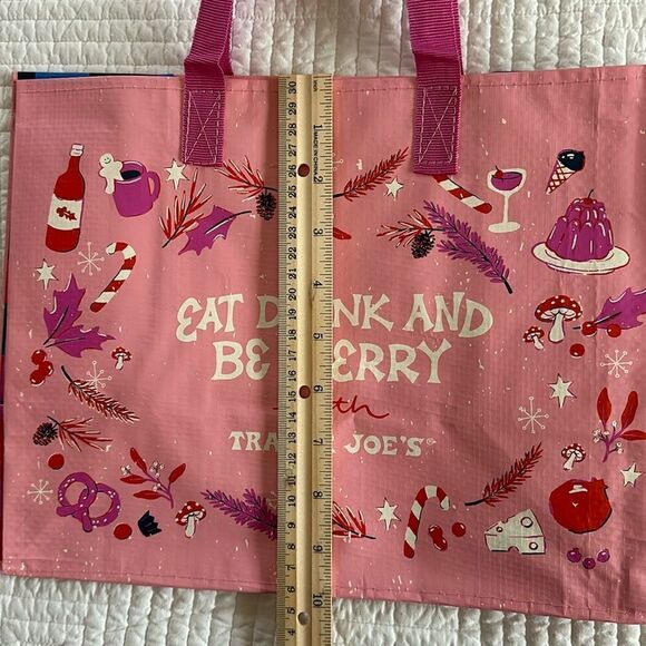 Trader Joe’s Reusable Holiday Gift Bag Mushrooms Holly Berries Candy Cane Wine - Picture 7 of 8